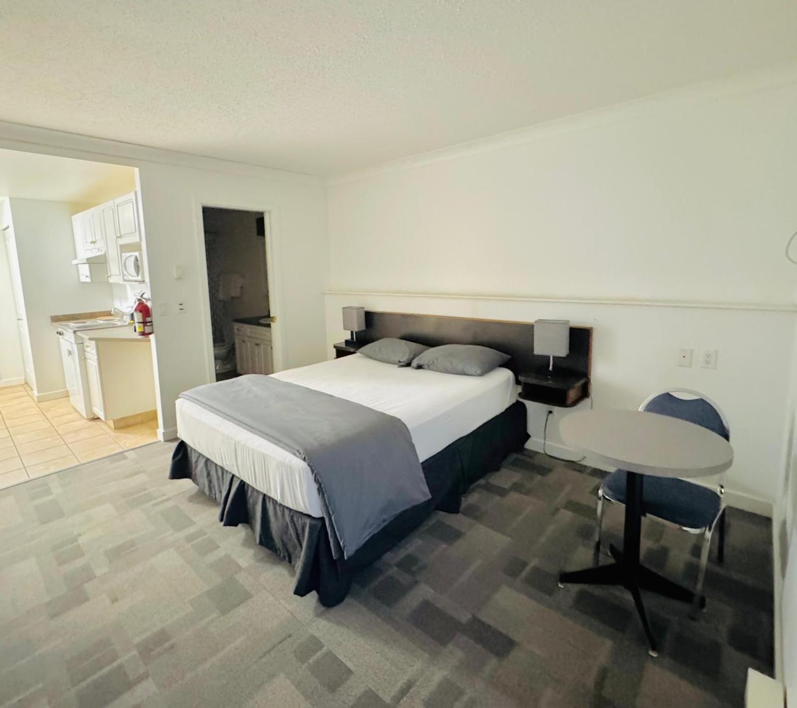 Lillooet Hotel Victoria Экстерьер фото